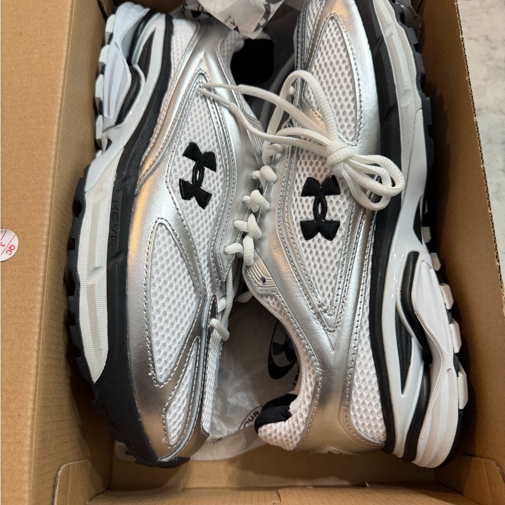 New in Box Unisex Under Armour Silver and Black Athletic Shoes